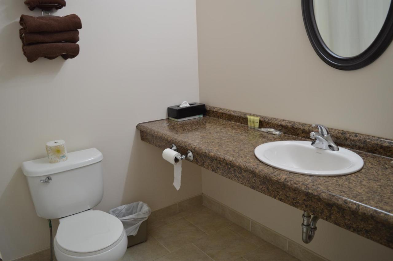 Auberge Macdonald Guest Inn Iroquois Falls Eksteriør billede