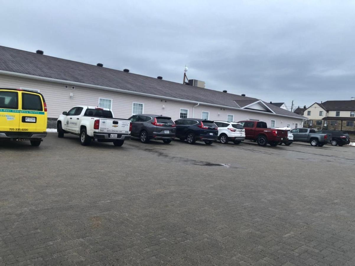 Auberge Macdonald Guest Inn Iroquois Falls Eksteriør billede